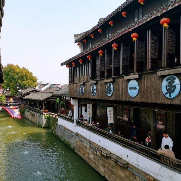 重建星空——北岛诗歌朗读分享会在海口举行